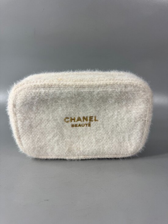 Chanel Beaute Snowflake Makeup Cosmetic Bag - Picture 1 of 12